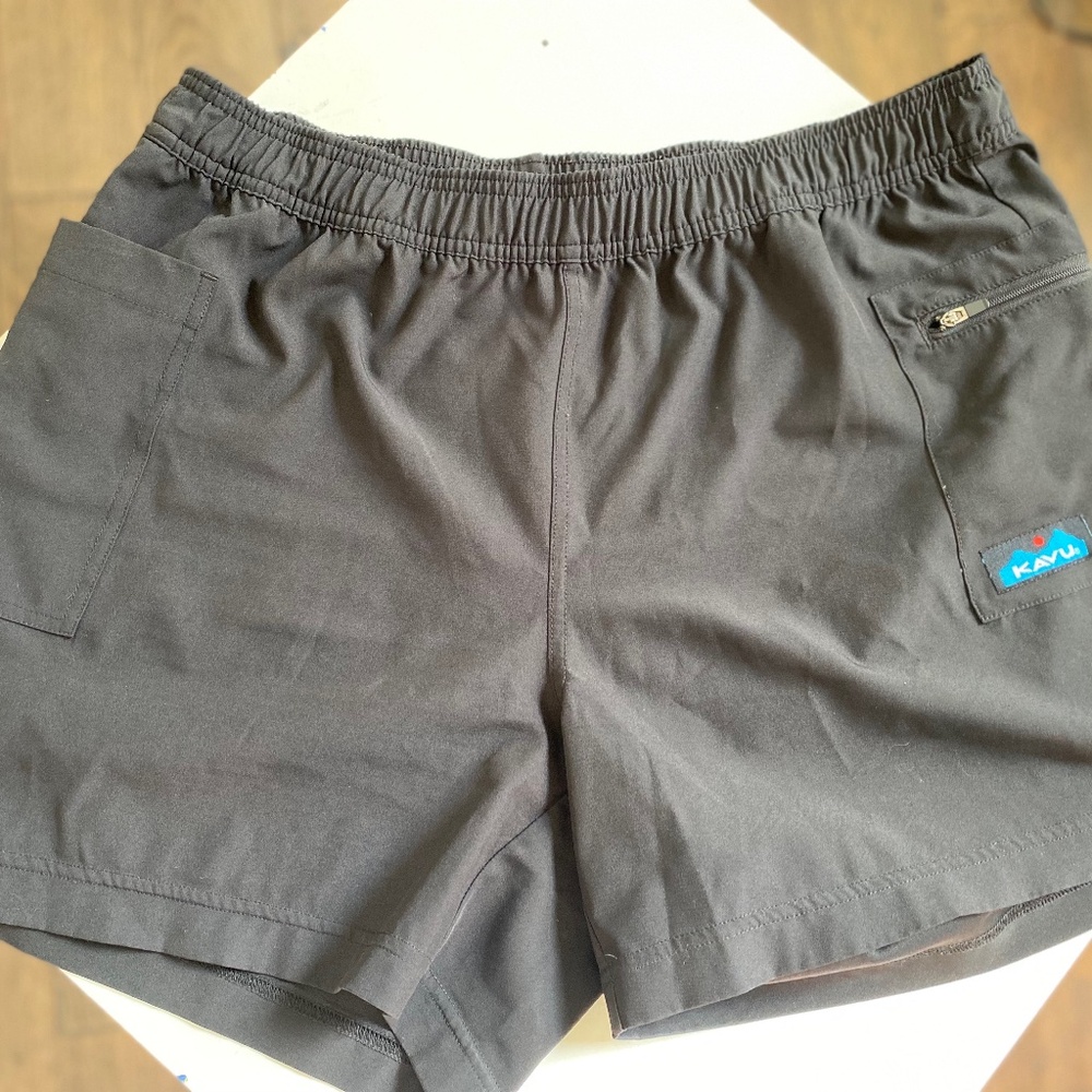 Kavu Leilani Black Shorts sz L